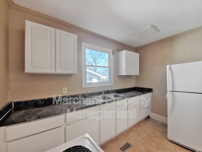 Building Photo - 8 Pettee St