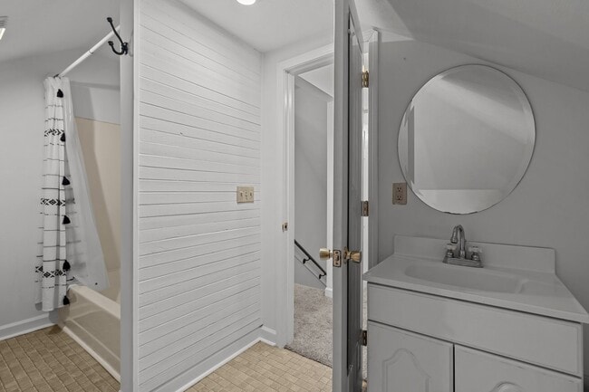 Building Photo - 802 N Poplar St