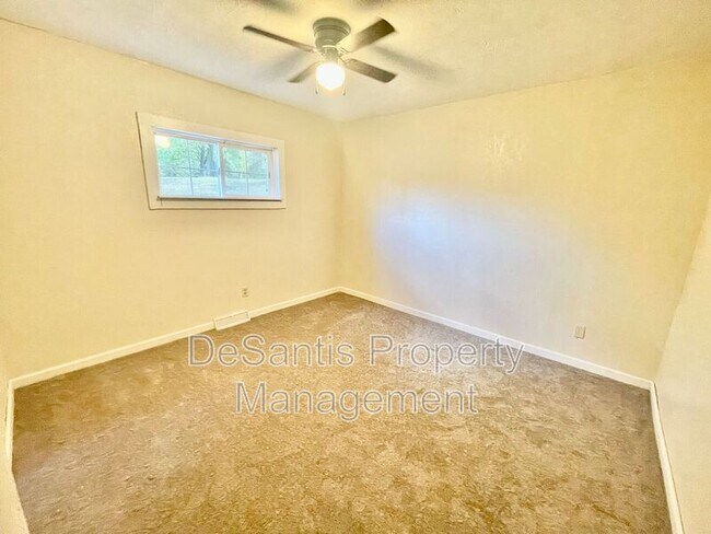 Building Photo - 1302 Airport Rd