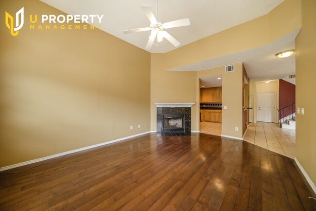 Building Photo - Sweet townhome in the heart of Plano