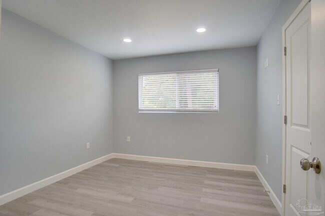 Building Photo - 114 Altamont Rd