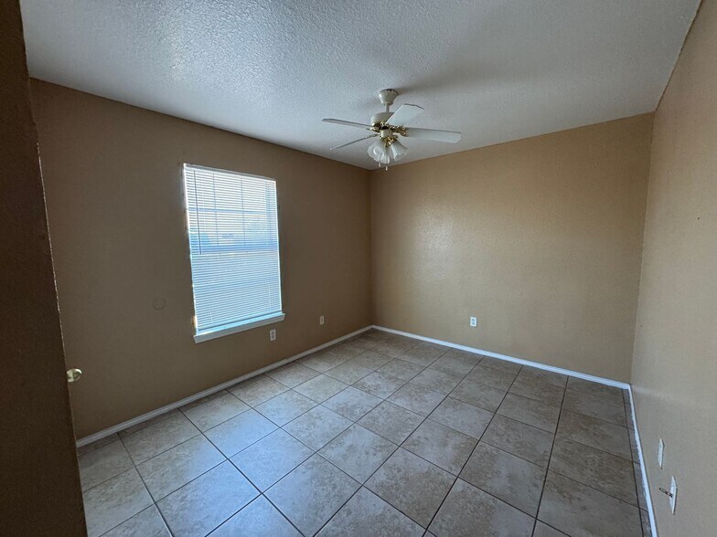 Building Photo - 3203 Toledo Dr