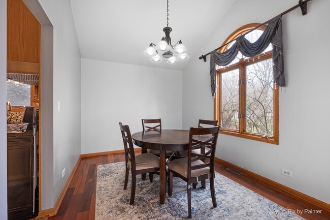 Building Photo - 2083 Maplewood Cir