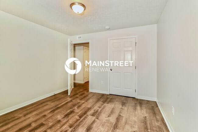 Building Photo - 3 Bedroom Pet-Friendly Home in Louisville,...
