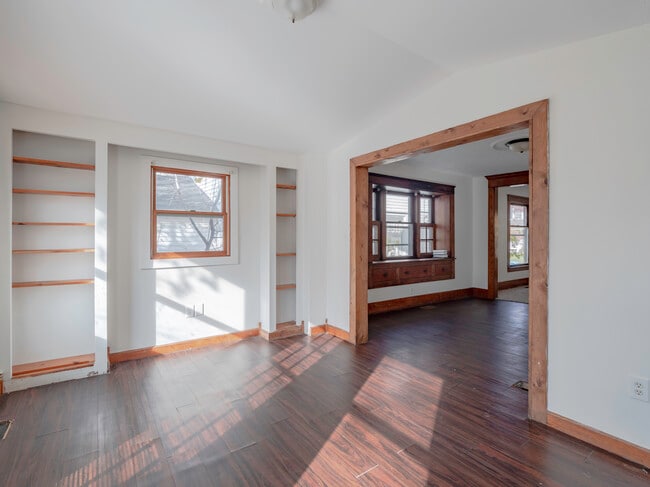 Building Photo - 540 Avon St