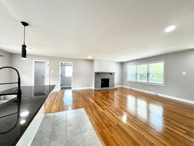 Building Photo - 1821 Blue Ridge Dr