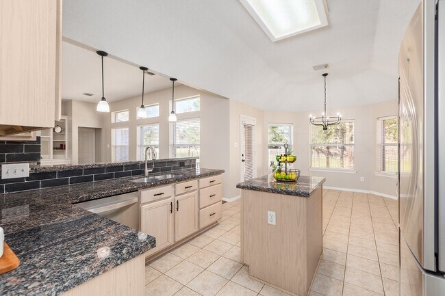 Building Photo - 8015 Sports Haven Dr