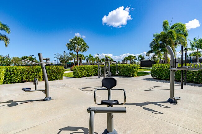 Building Photo - 758 SE Courances Dr