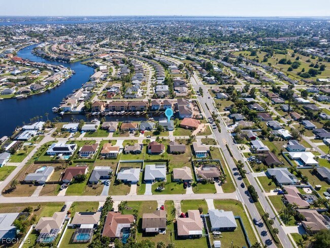 Building Photo - 908 SE 35th Terrace