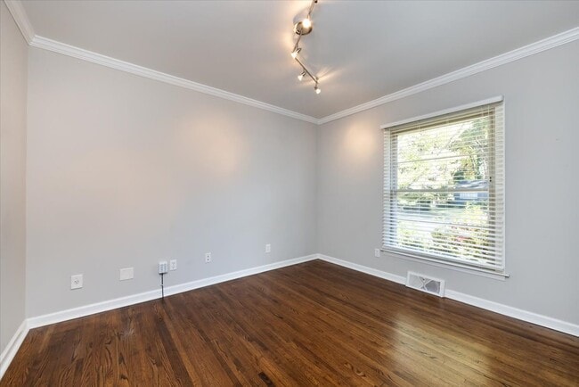 Building Photo - 5400 Farmbrook Dr