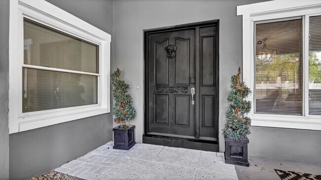 Building Photo - Executive Style Pool Home, 4br/2ba Home Av...