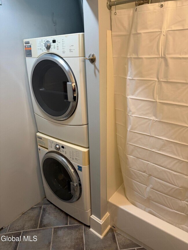 Building Photo - 24-26-26 Penrose Ave