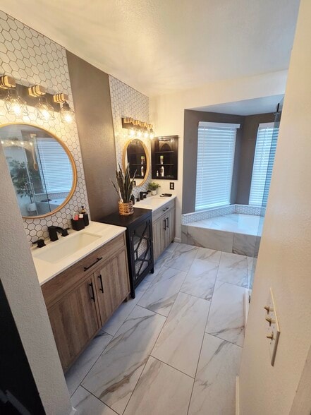 Building Photo - 22 Ridge Crest Cir