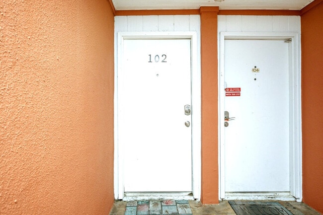 Building Photo - 4000 Gulf Terrace Dr