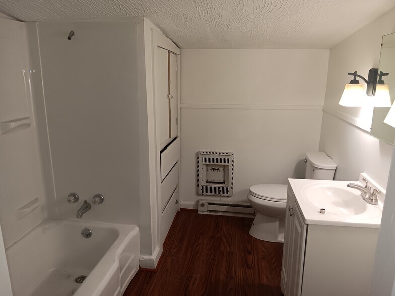 Building Photo - 3289 S Main St