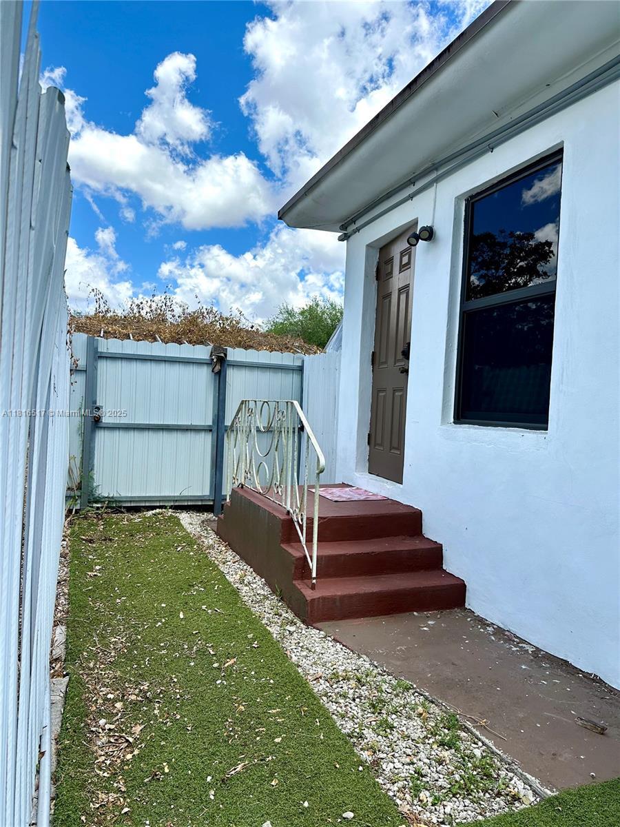Building Photo - 2467 NW 95th Ter