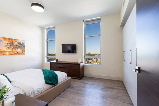 Building Photo - 777 N Ocean Dr