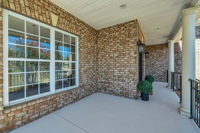 Building Photo - Luxury 4BR Home with River Views & Entertainer’s Bonus Room