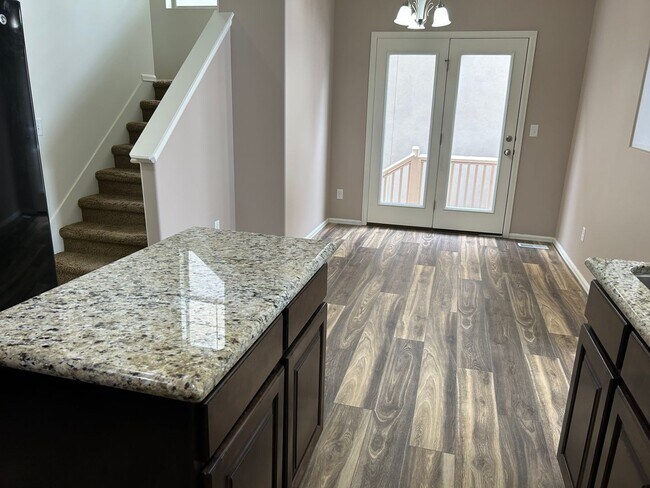 Building Photo - Beautiful 3 Bed 2.5 Bath - 2 Story Home in...
