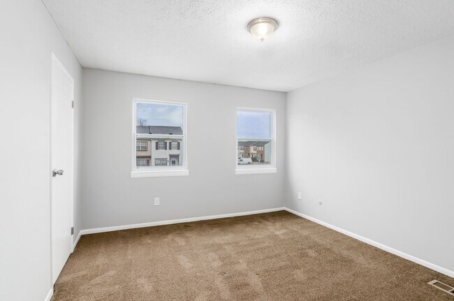 Building Photo - 2560-2566 Sandbury Blvd-2566