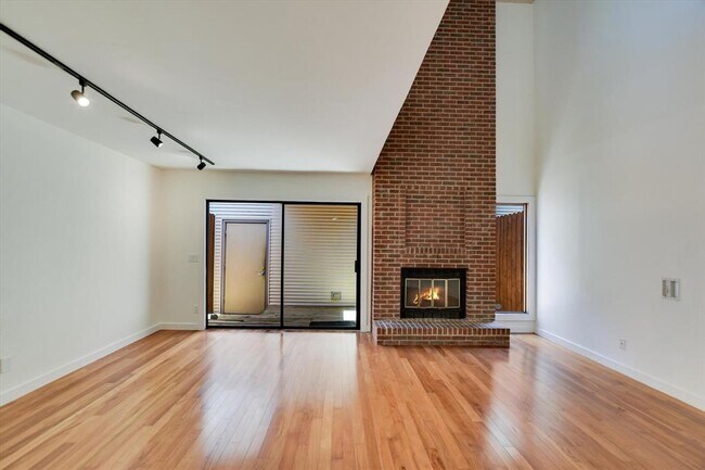 Building Photo - 3318 Foster Ln