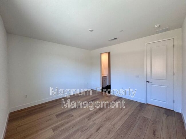 Building Photo - 25061 River Peak Dr