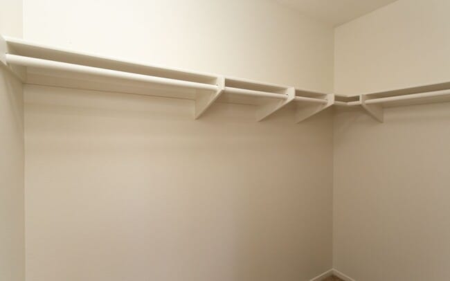 Building Photo - Spacious Home within the Legends Community...