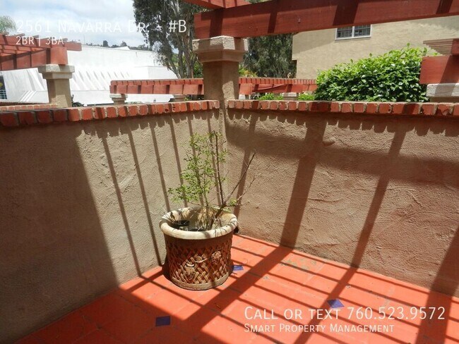 Building Photo - 2561 Navarra Dr