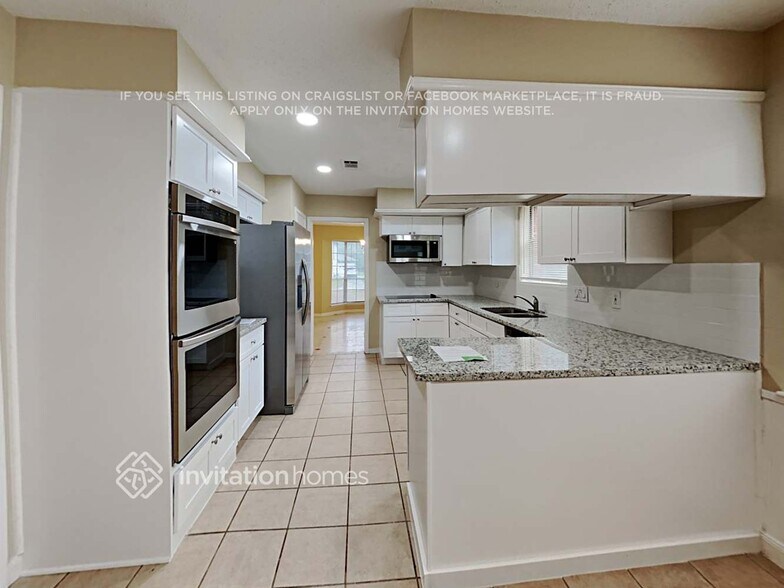 Building Photo - 2022 Willow Point Dr