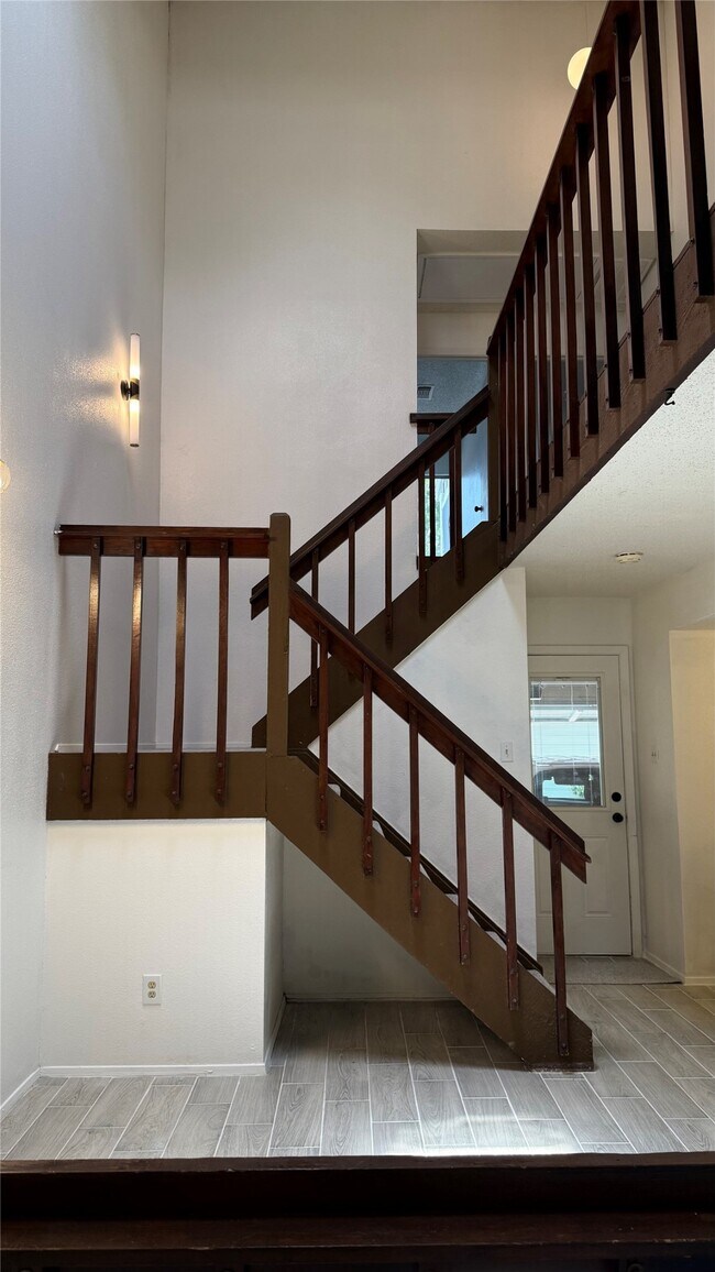 Building Photo - 12922 Wirevine Ln