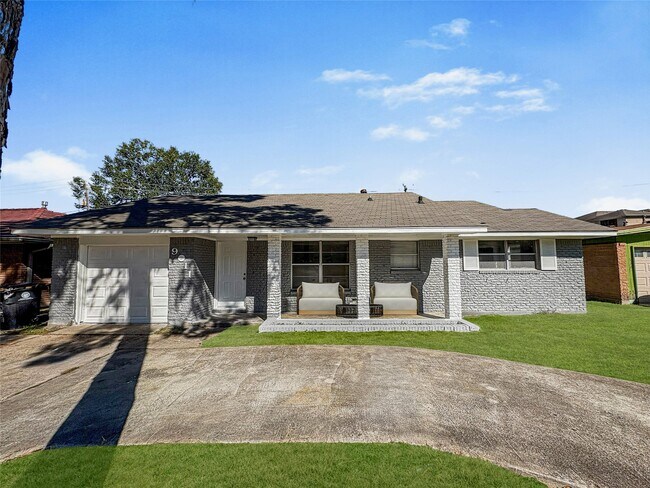 Primary Photo - 9011 Parkette Dr