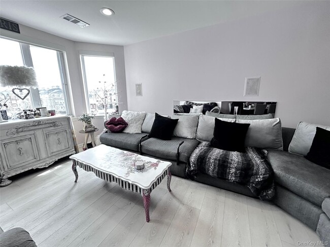 Building Photo - 1321 Round Pointe Dr