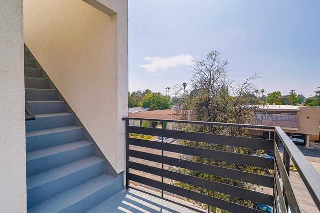 Building Photo - 5932 Lemp Ave