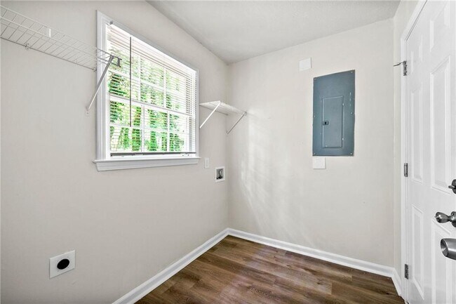 Building Photo - 208 S Rockborough Ct