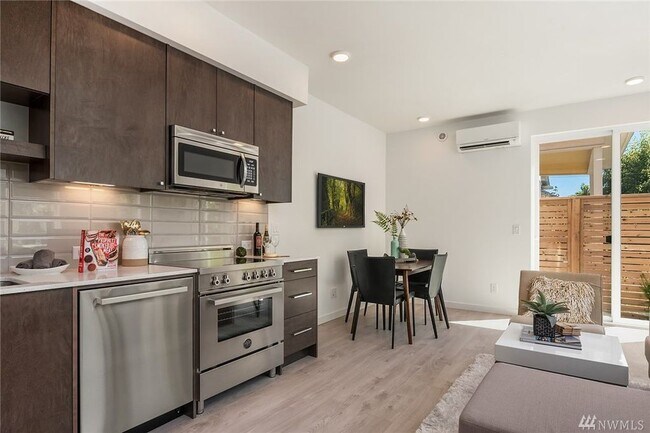 Building Photo - 1112 13th Ave