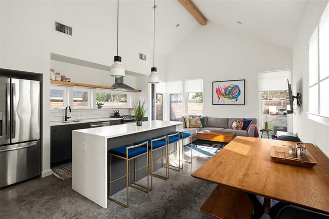 Building Photo - 902 Garden Villa Ct