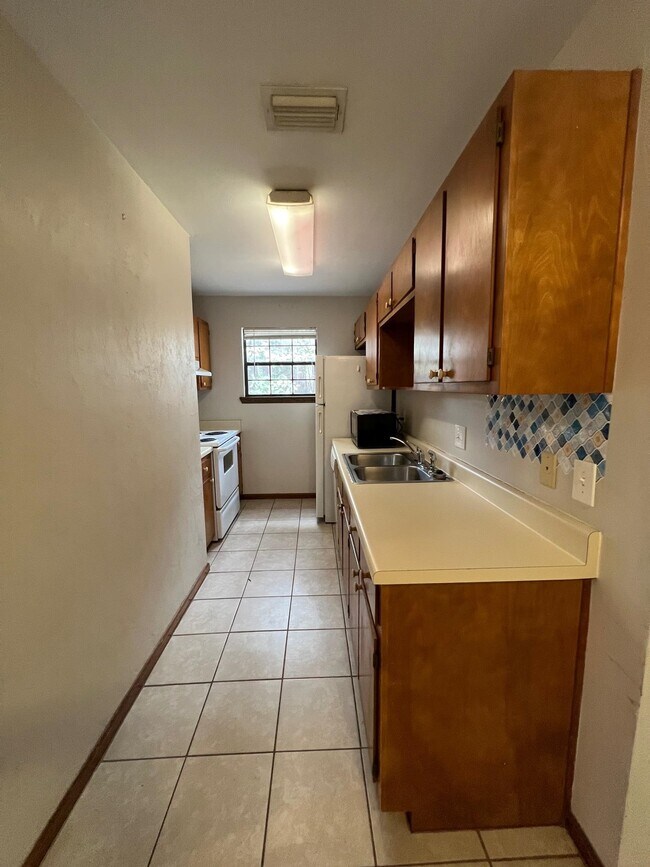 Building Photo - 211 Parkbrook Cir