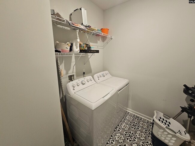 Building Photo - 819 Queenshire Ln