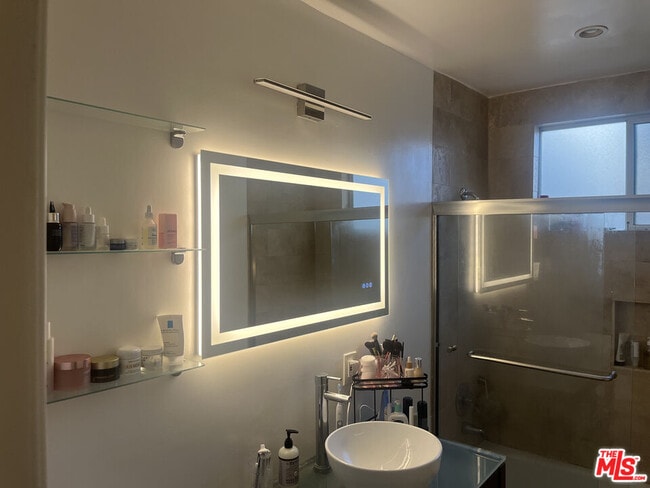 Building Photo - 866 Hilldale Ave