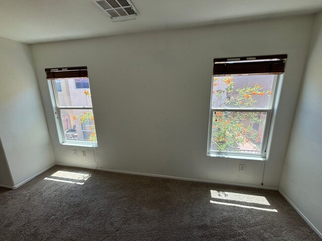 Building Photo - Charming 3 Bedroom, 3 Bathroom, 2-Story Ho...