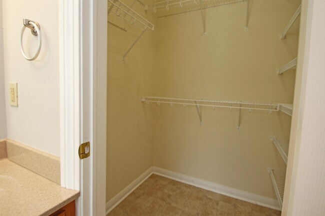 Building Photo - 155 Chelsea Cir