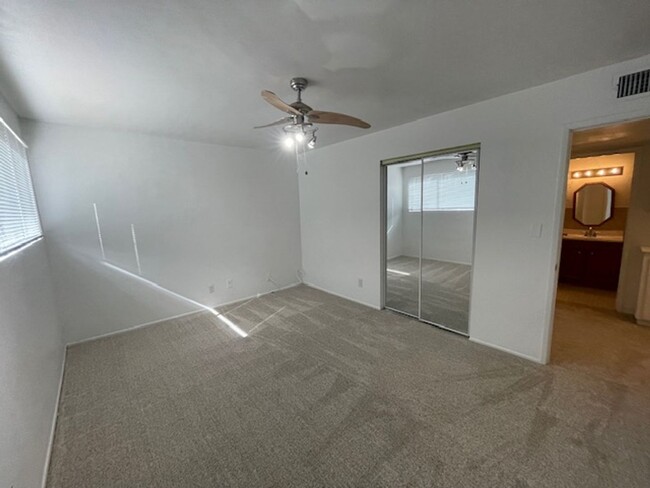 Building Photo - 2 bdrm 1.5 bath. South Scottsdale (McDowel...