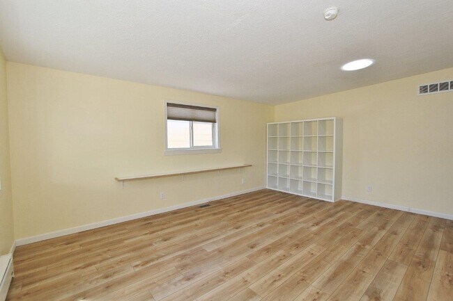 Building Photo - Charming Single-Level Home on Cul-de-sac