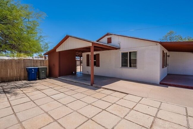 Building Photo - Desert Light & Outdoor Living – Tucson 2 B...