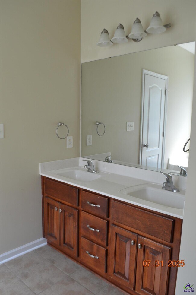Building Photo - 206 Arelia Dr