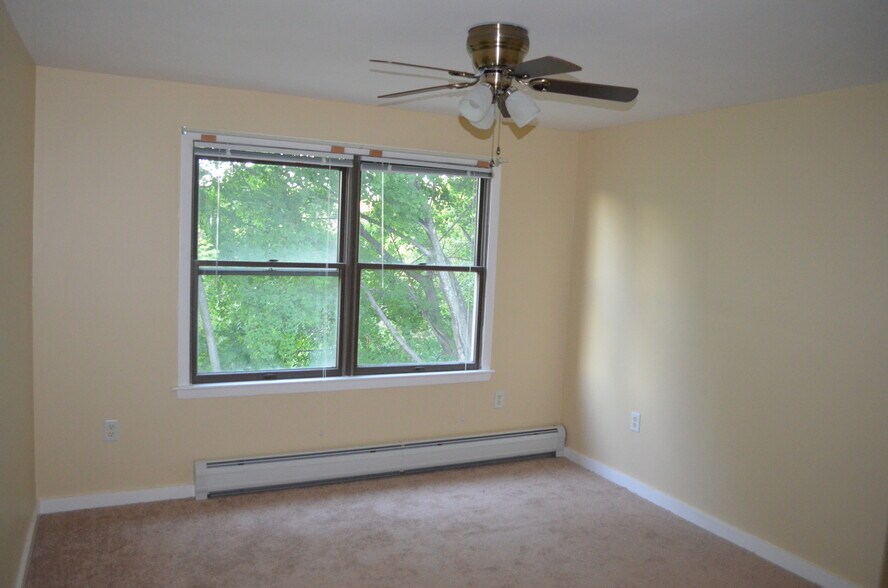 Building Photo - 167 Elm St