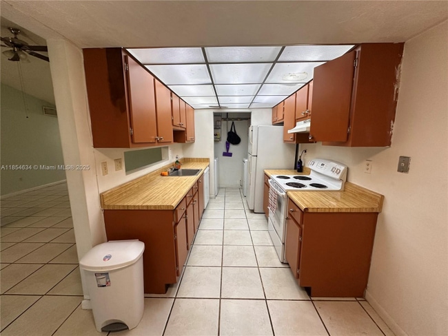 Building Photo - 11604 SW 124th Ct