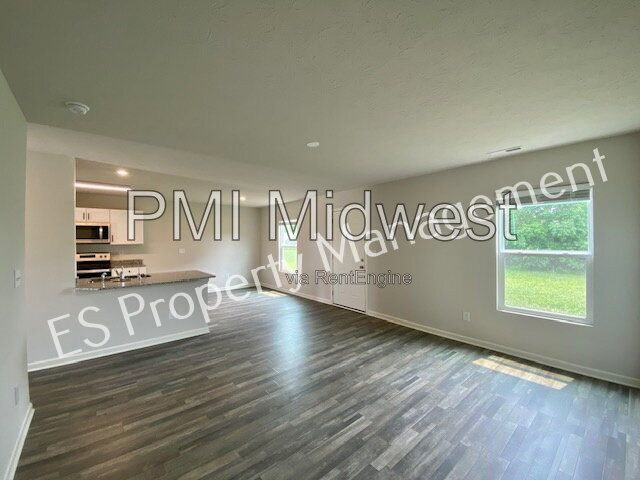 Building Photo - 2913 W Kings Cyn Dr