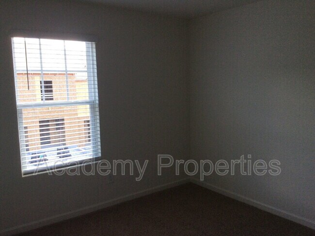 Building Photo - 1627 Larkspur Trail