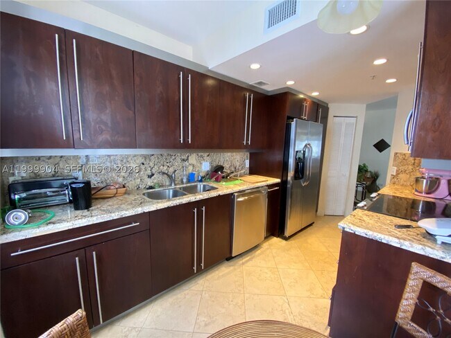 Building Photo - 701 Brickell Key Blvd
